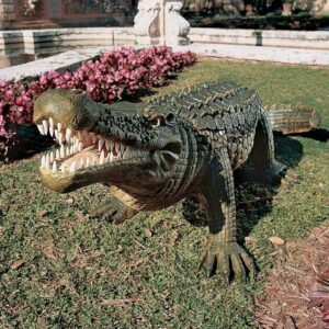 Design Toscano KY169 26 Inch Gargantuan Garden Gator