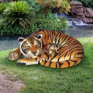 Design Toscano NE120011 49 1/2 Inch Bengal Tigress with Cub Statue