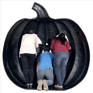 Design Toscano NE190075 76 1/2 Inch Halloween Pumpkin Patch Photo Op Statue