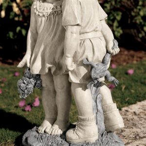 Design Toscano NG30739 11 Inch Young Sweethearts Kissing Children