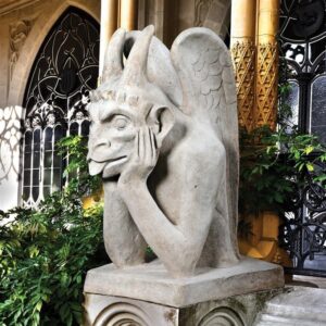 Design Toscano OS69017 17 Inch Giant Spitting Gargoyle of Notre Dame