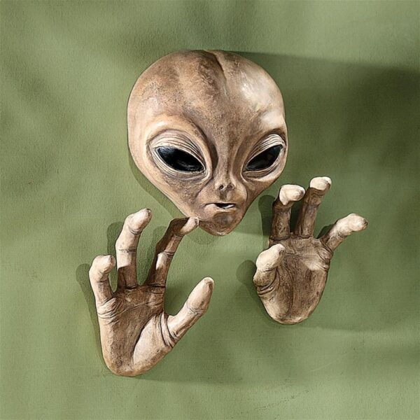 Design Toscano PD0434 13 Inch Roswell the Alien Plaque