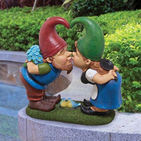 Design Toscano QM2796400 12 1/2 Inch Kiss and Tell Lover Gnomes Statue